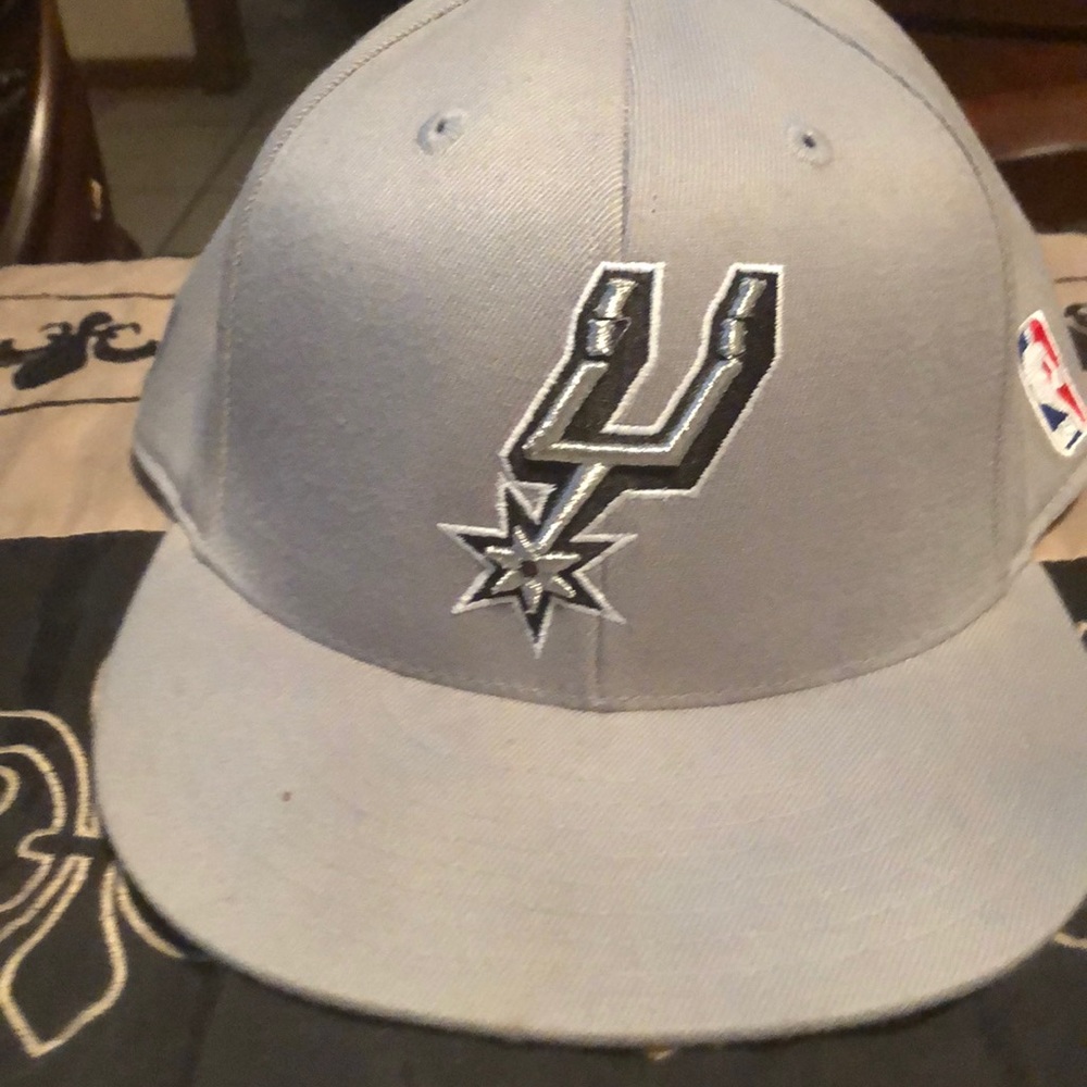 Spurs cap